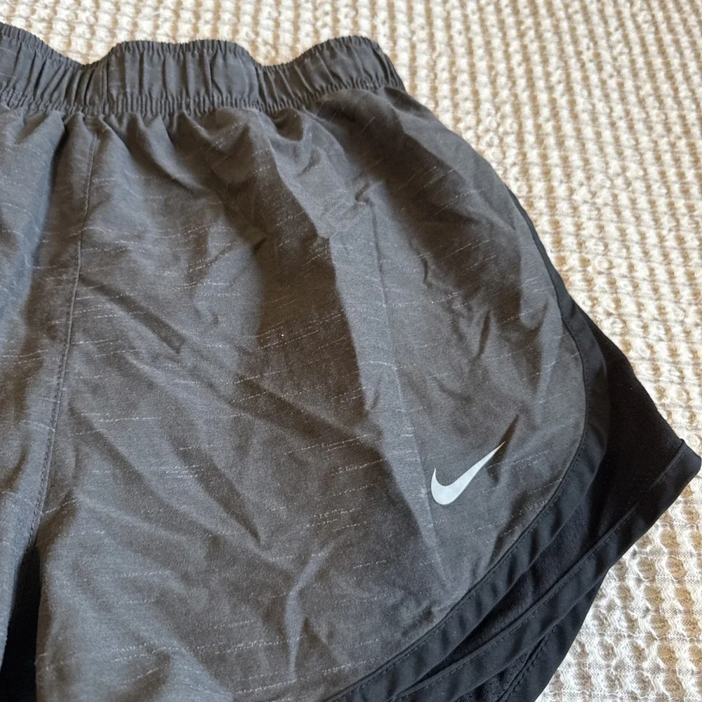 Nike Dri-FIT Running Shorts Women's Small‎ Black Charcoal Grey Excellent Tempo